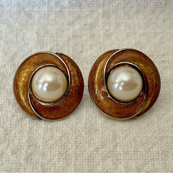 Vintage 80’s 90’s Gold Tone and Copper Color Faux Pearl Earrings - Picture 1 of 4